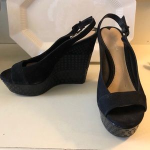 Gianni Bini Suede Peeptoe Platform Wedges. EUC